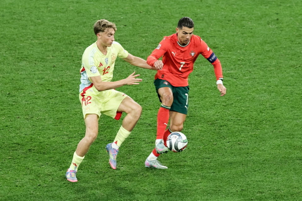 与他脚下的 与他脚下的